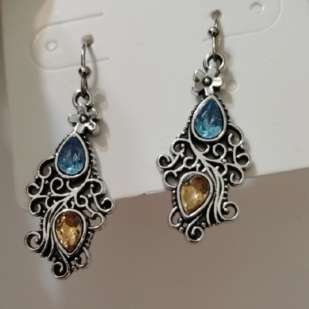 🟢 3/$12  Silver Water Drop Dangle Earrings